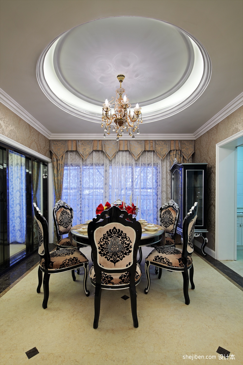 歐式風格圓吊頂餐廳酒柜設計裝修效果圖