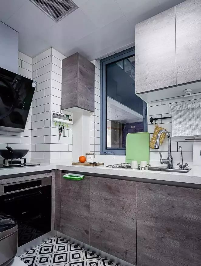 89平簡約北歐三室 陽臺榻榻米休閑兼收納10743713