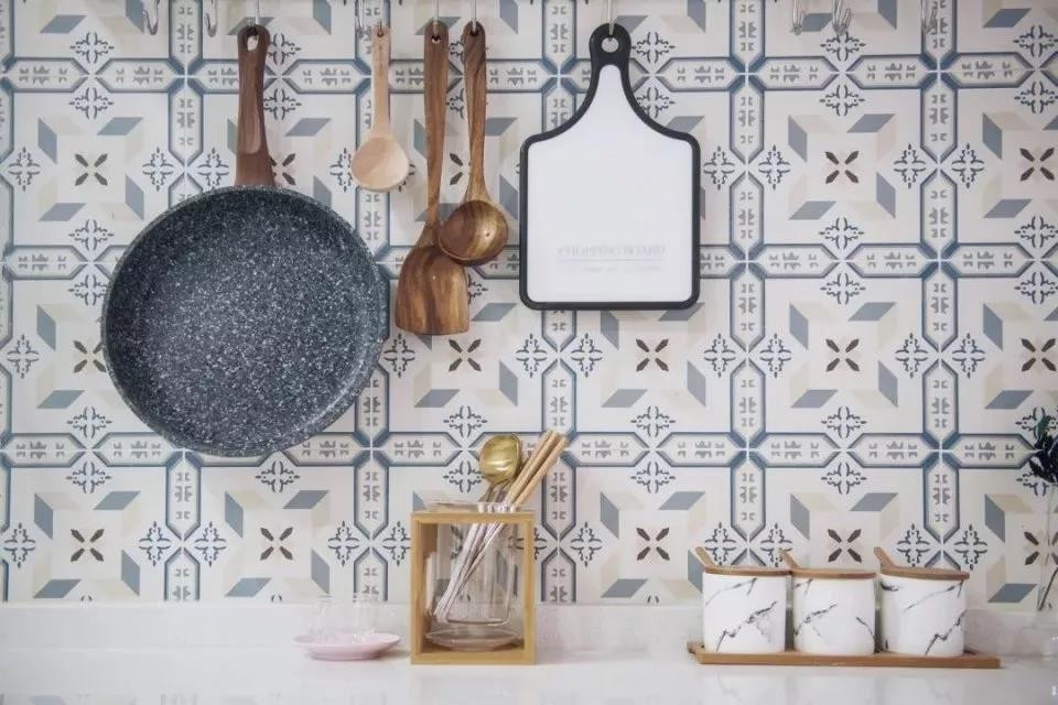 80年代老房爆改，浴缸竟裝在陽臺！11458891