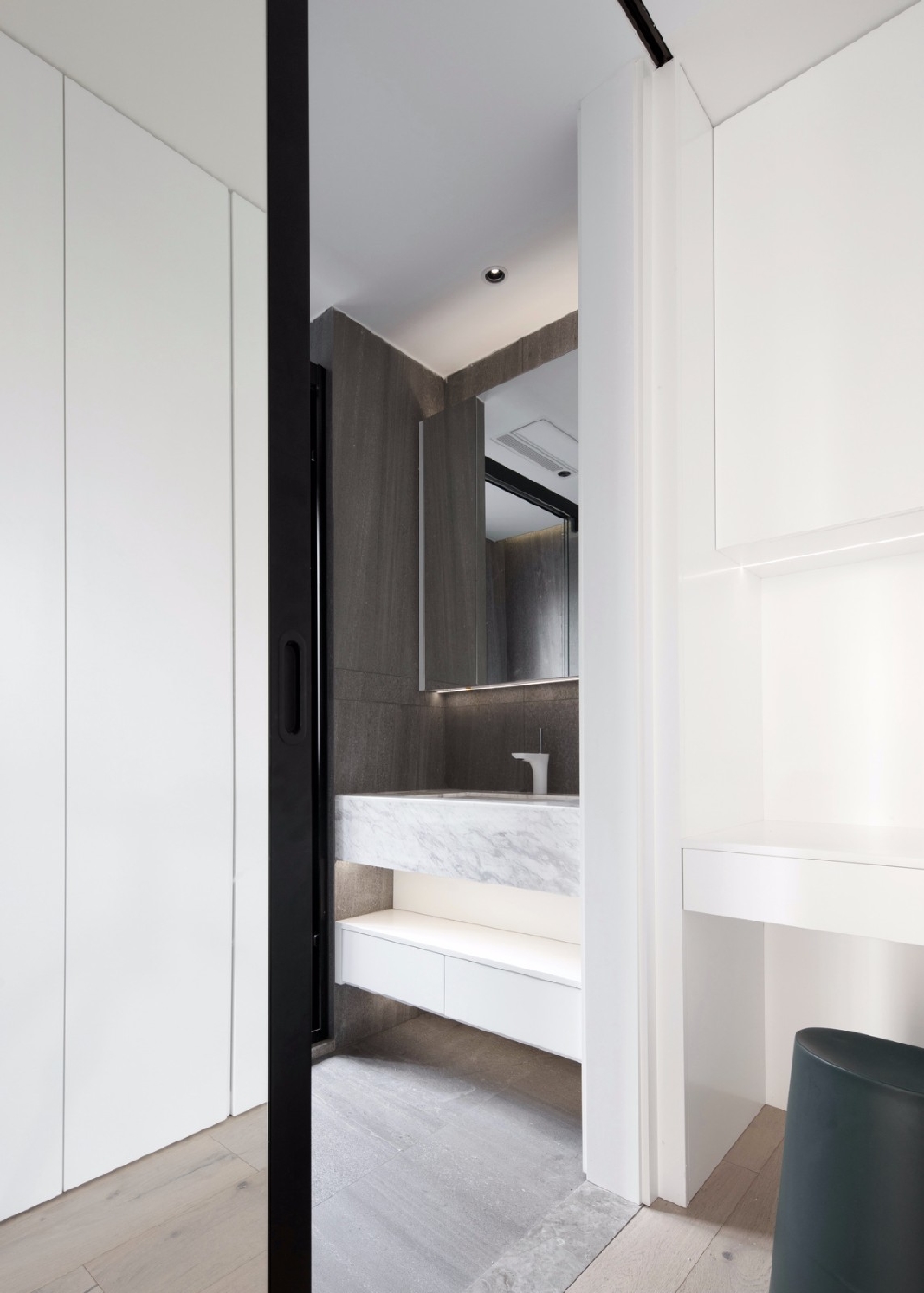 打破既有空間的局限，純白干凈的住宅14590249