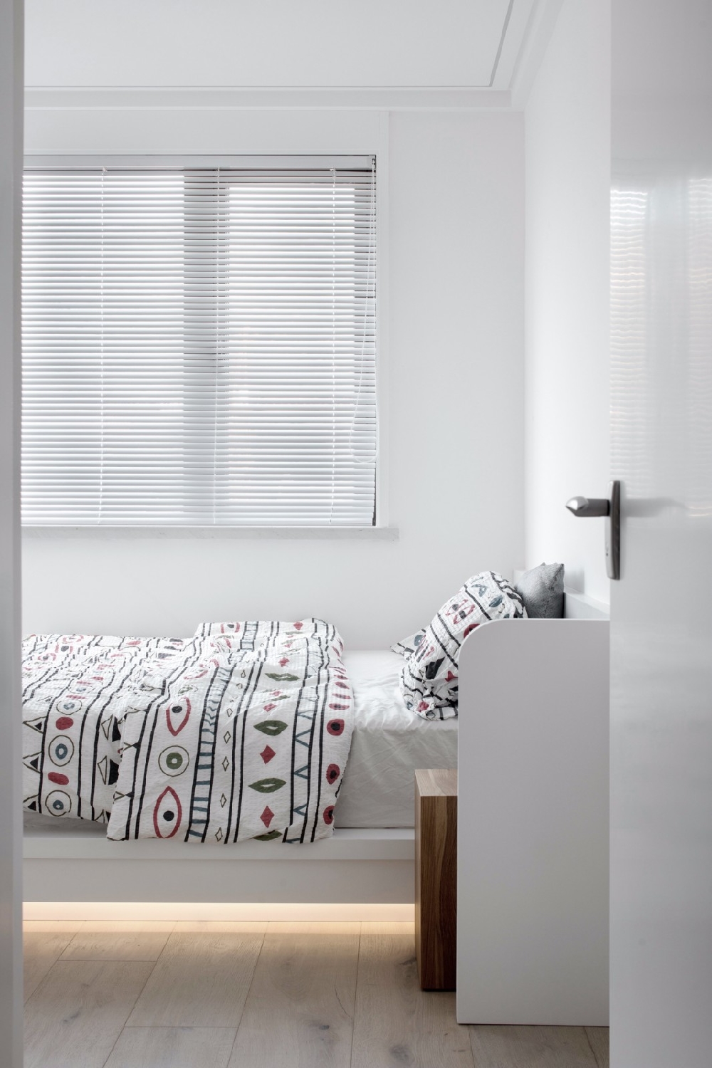 打破既有空間的局限，純白干凈的住宅14590252