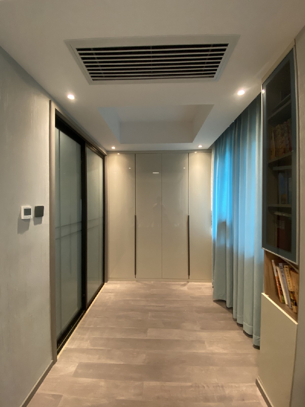 天山熙湖裝修實景，超大客廳+隱形門16883790