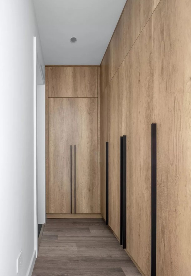 137㎡極簡客餐廳一體，裝出大宅既視感16888321