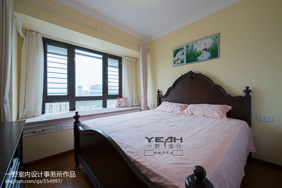 休閑美式風格臥室飄窗裝修效果圖