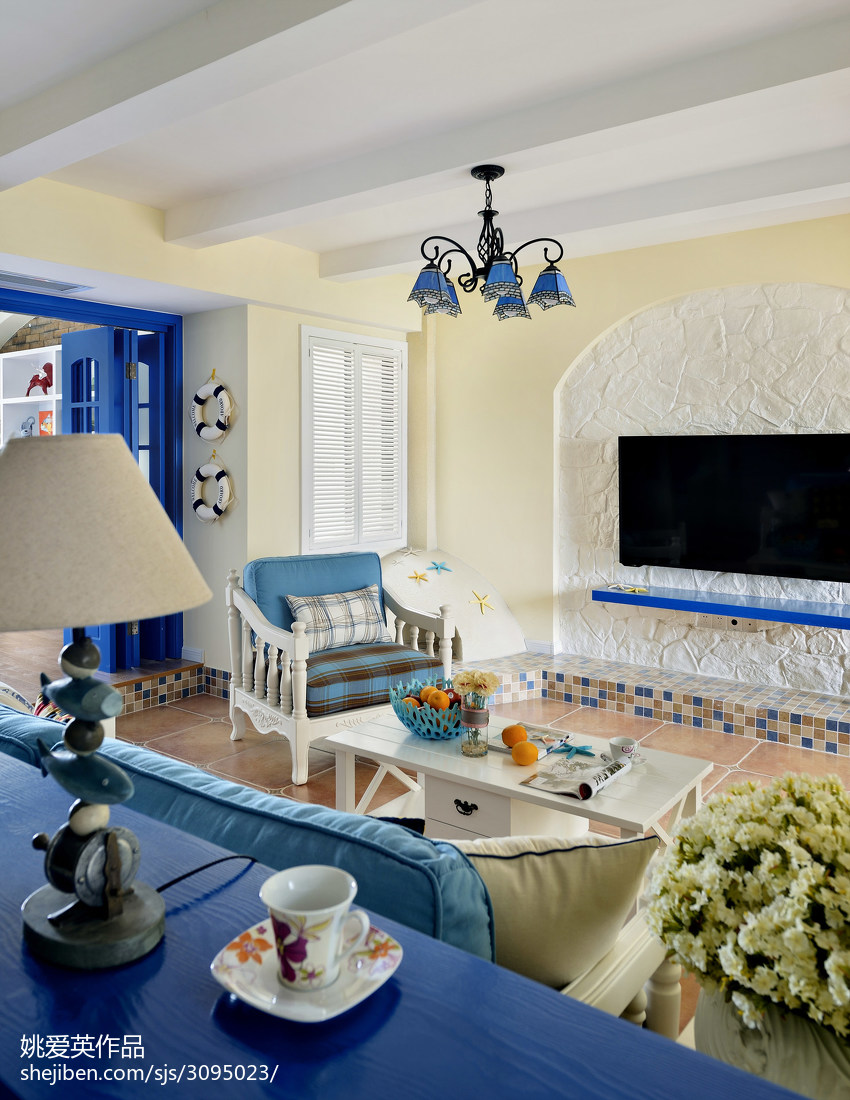 地中海風格客廳吊頂裝修設計