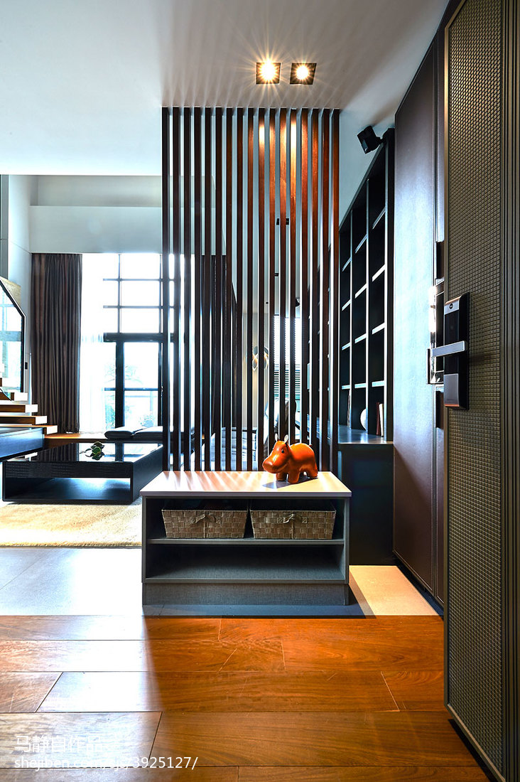 loft混搭玄關隔斷設計