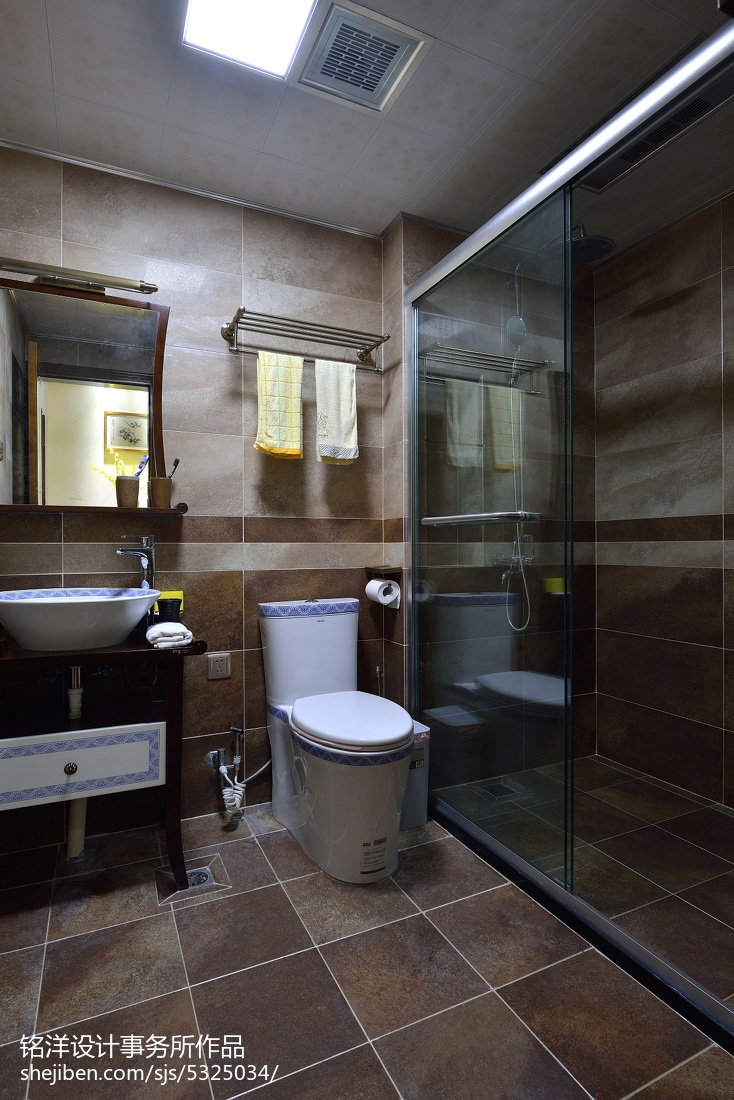 現代中式衛生間吊頂裝修效果圖