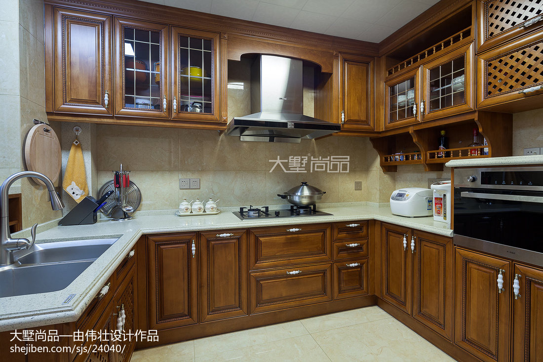 歐式風格廚房櫥柜裝飾圖