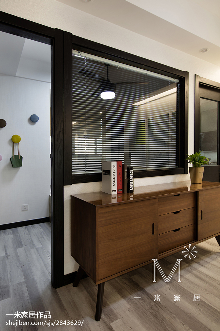 現代風格隔斷裝飾圖