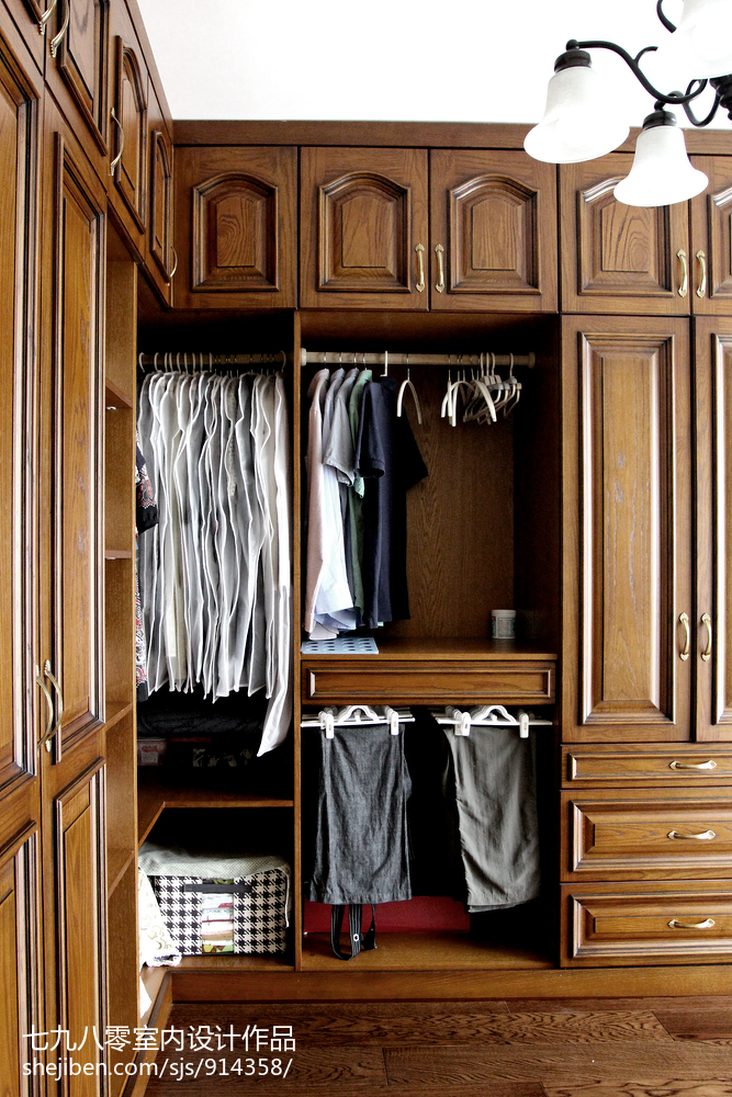 輕奢美式風格衣柜裝修