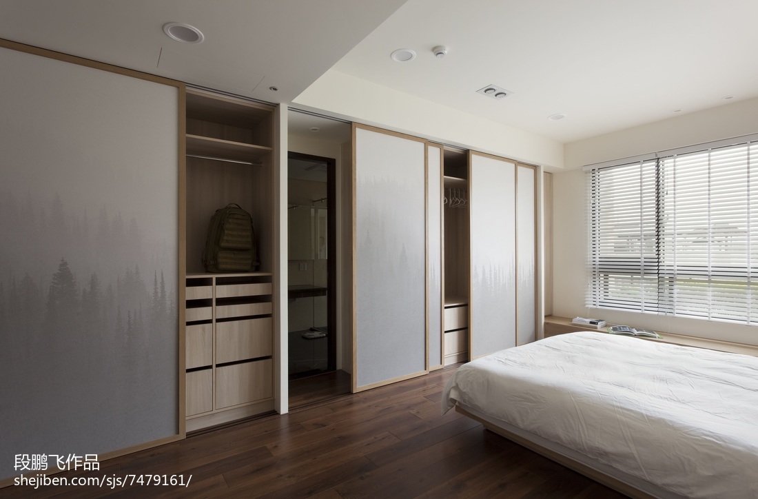 現代風格四居室衣柜設計