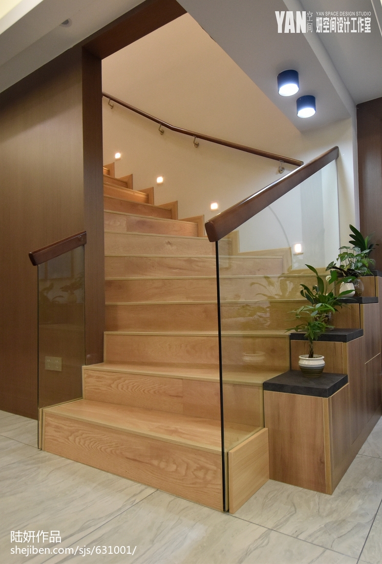輕奢158M2復式樓樓梯設計實景圖