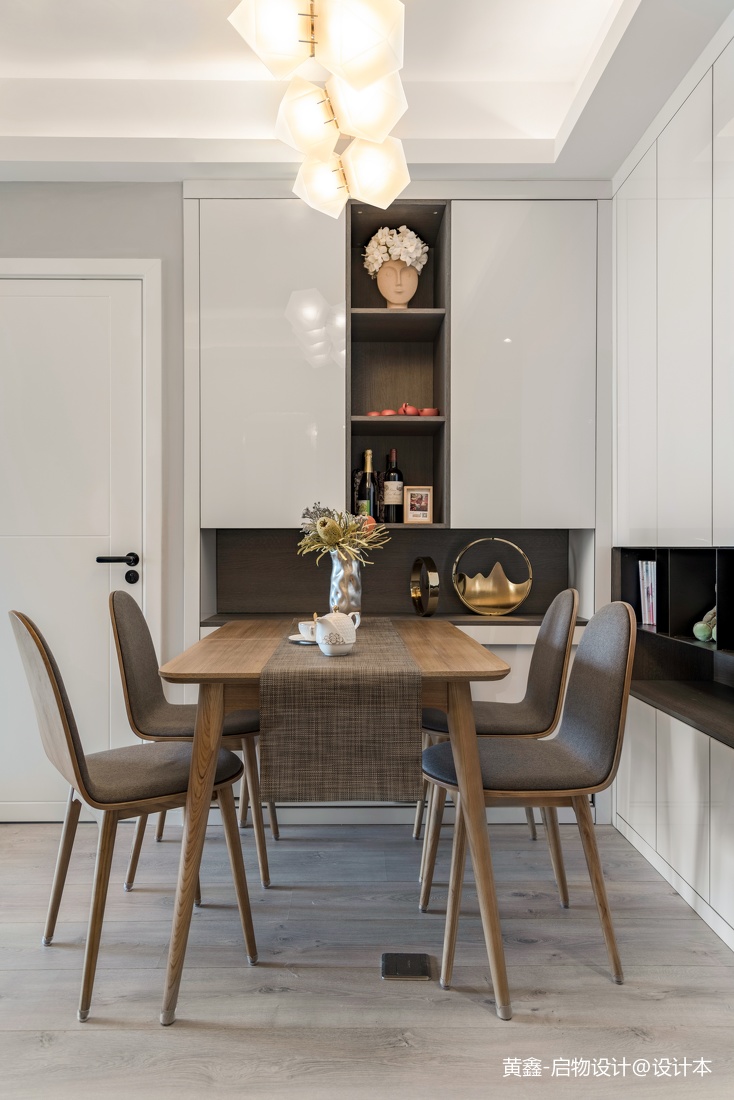 混搭兩居餐廳儲物柜設計