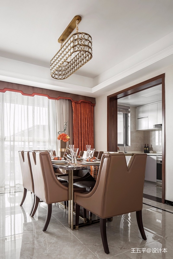 F戶型樣板房餐廳吊燈實景圖